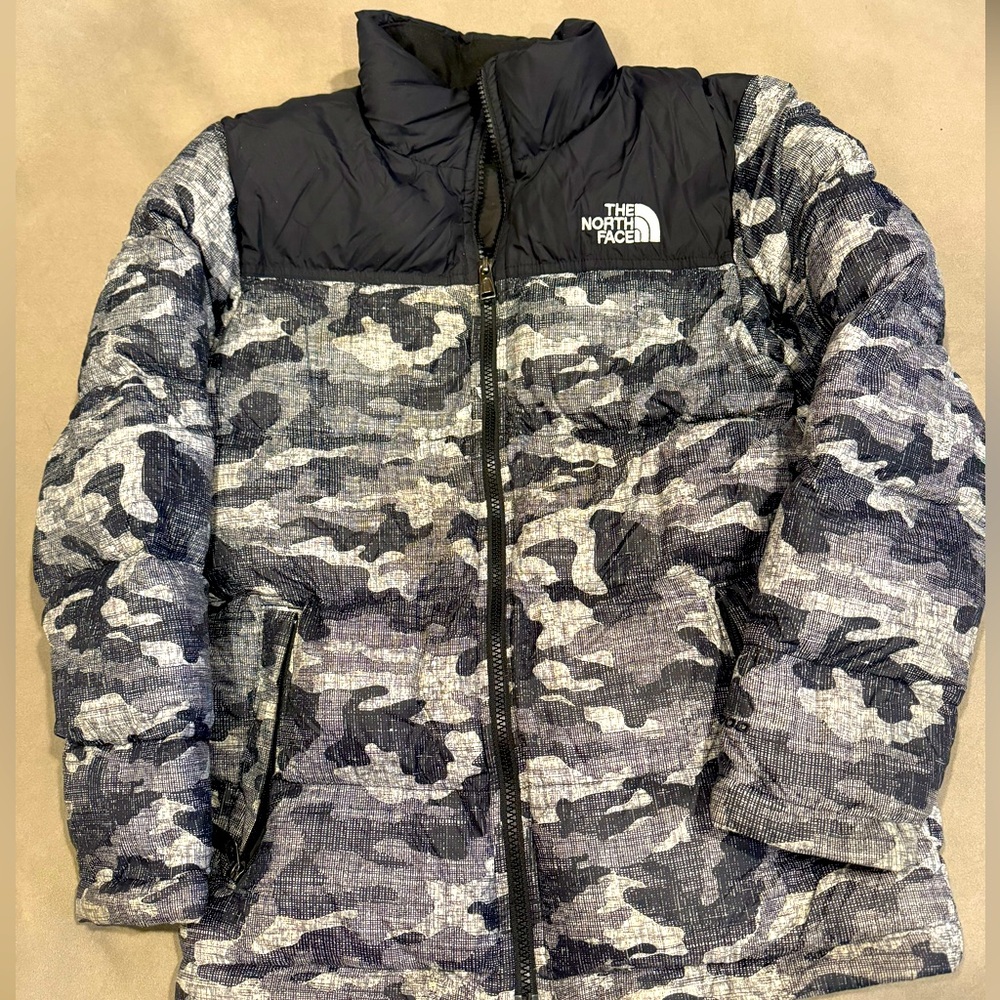 Excellent condition- Boys North Face puffer size large. Non-smoking home.